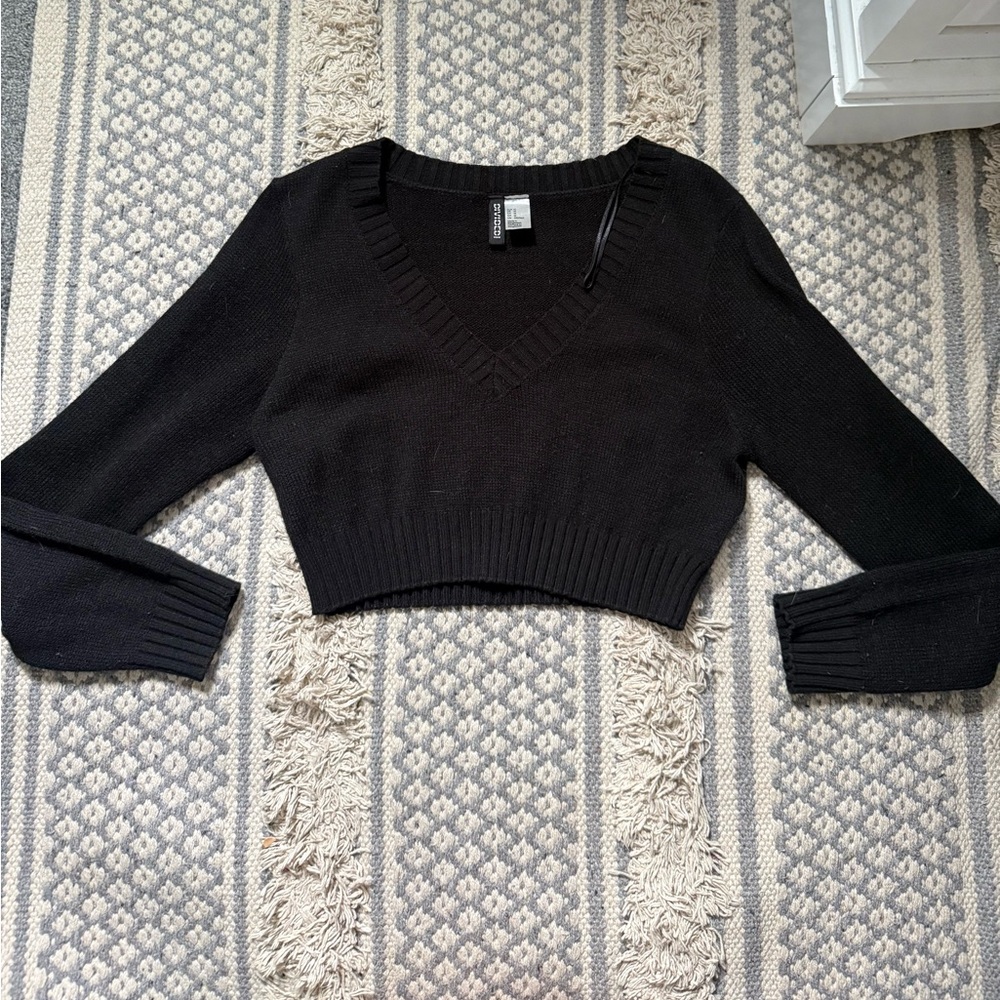 H&M Black V-Neck Cropped Sweater